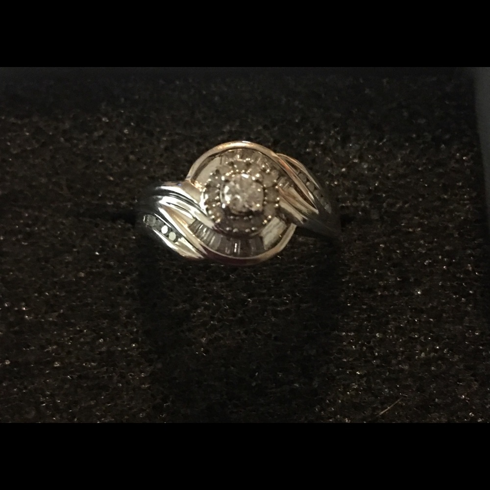 New Beautiful Diamond Bridal Style Ring